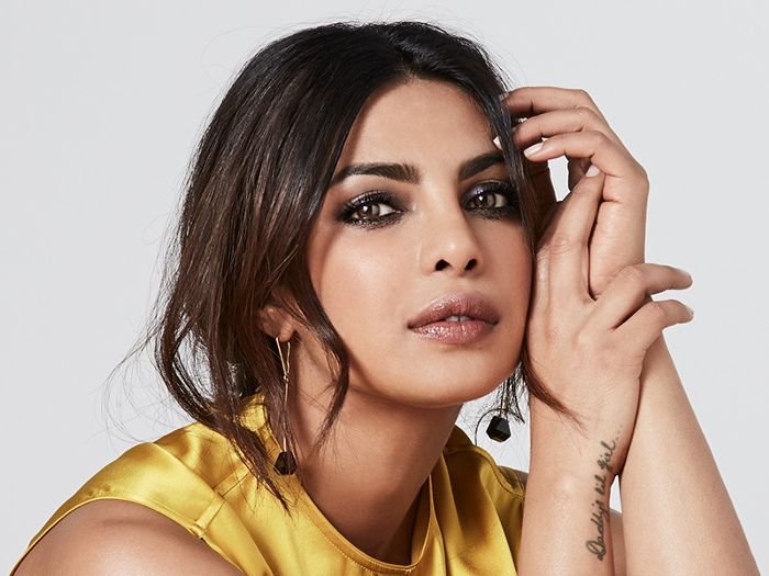 Top 12 Priyanka Chopra Hot Looks That Stole the Show